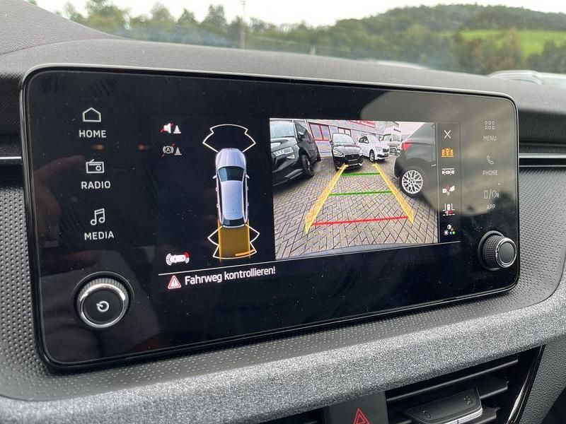 Gebraucht Skoda Scala Style 150 PS (110 kW) 2025 Race blue metallic (metallic) Kleinwagen