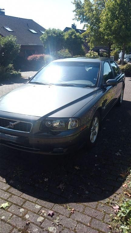 Grau Gebraucht 2006 Volvo S80 Momentum Limousine | 6.700 € (Fairer Preis) - Bild 1/4