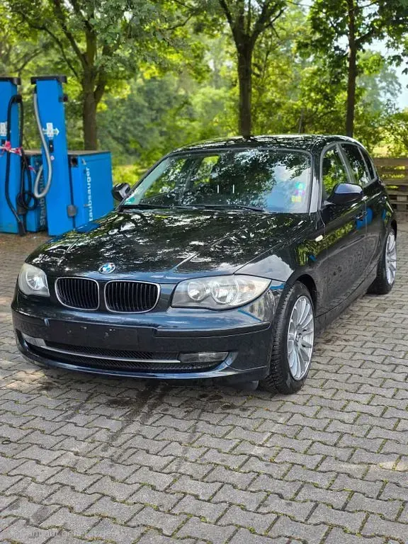 Gebraucht BMW 116 116 PS (85 kW) 2010 Schwarz Kleinwagen