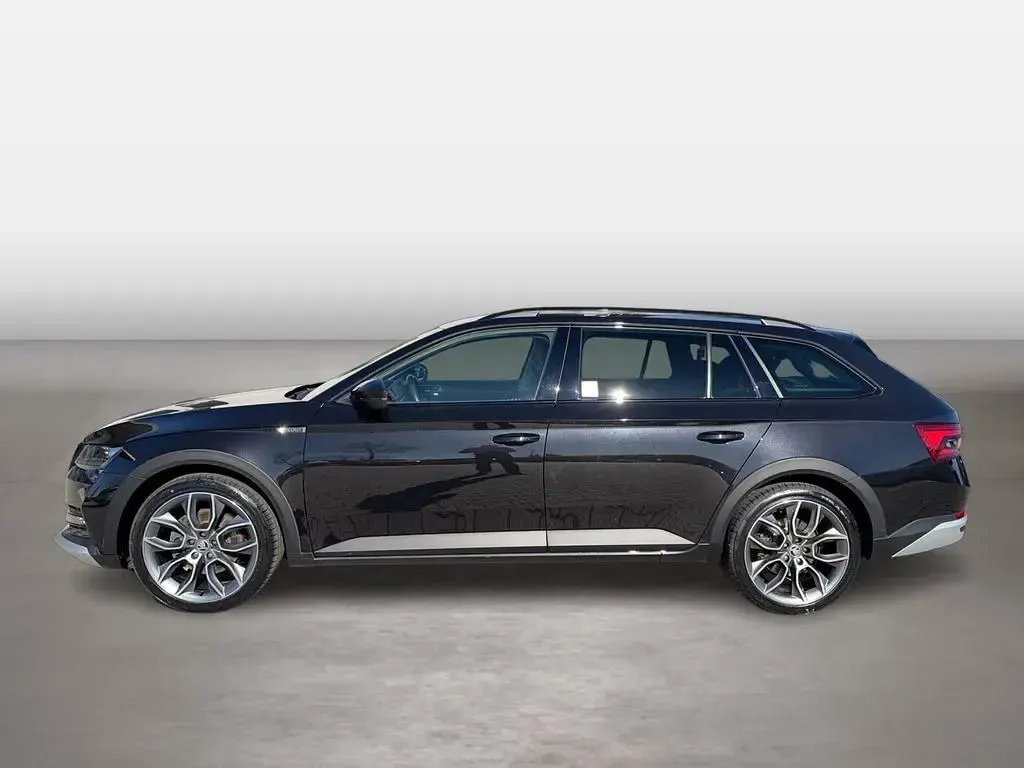 Gebraucht Skoda Superb Scout 4x4 200 PS (147 kW) 2022 Schwarz Kombi