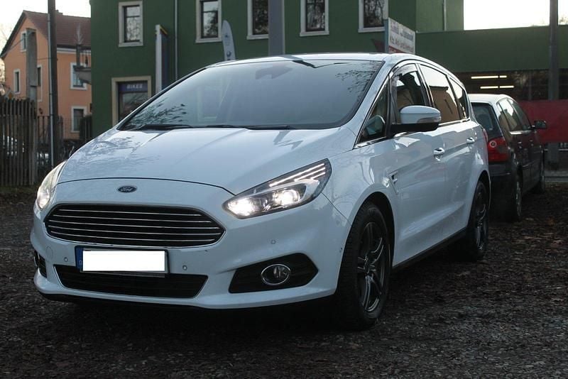 Gebraucht Ford S-MAX S 150 PS (110 kW) 2018 Weiß Van / Kleinbus