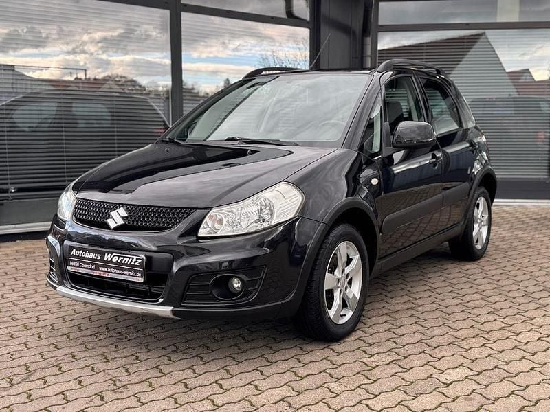 Schwarz Gebraucht 2013 Suzuki SX4 Style SUV | 7.390 € (Fairer Preis) - Bild 1/4