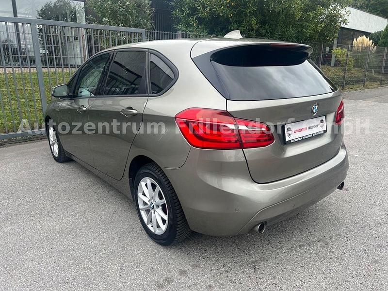 Gebraucht BMW 220 Active Tourer Basis 190 PS (139 kW) 2015 Silber Van / Kleinbus