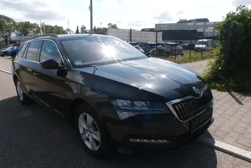 Gebraucht Skoda Superb Ambition 150 PS (110 kW) 2023 Schwarz Kombi