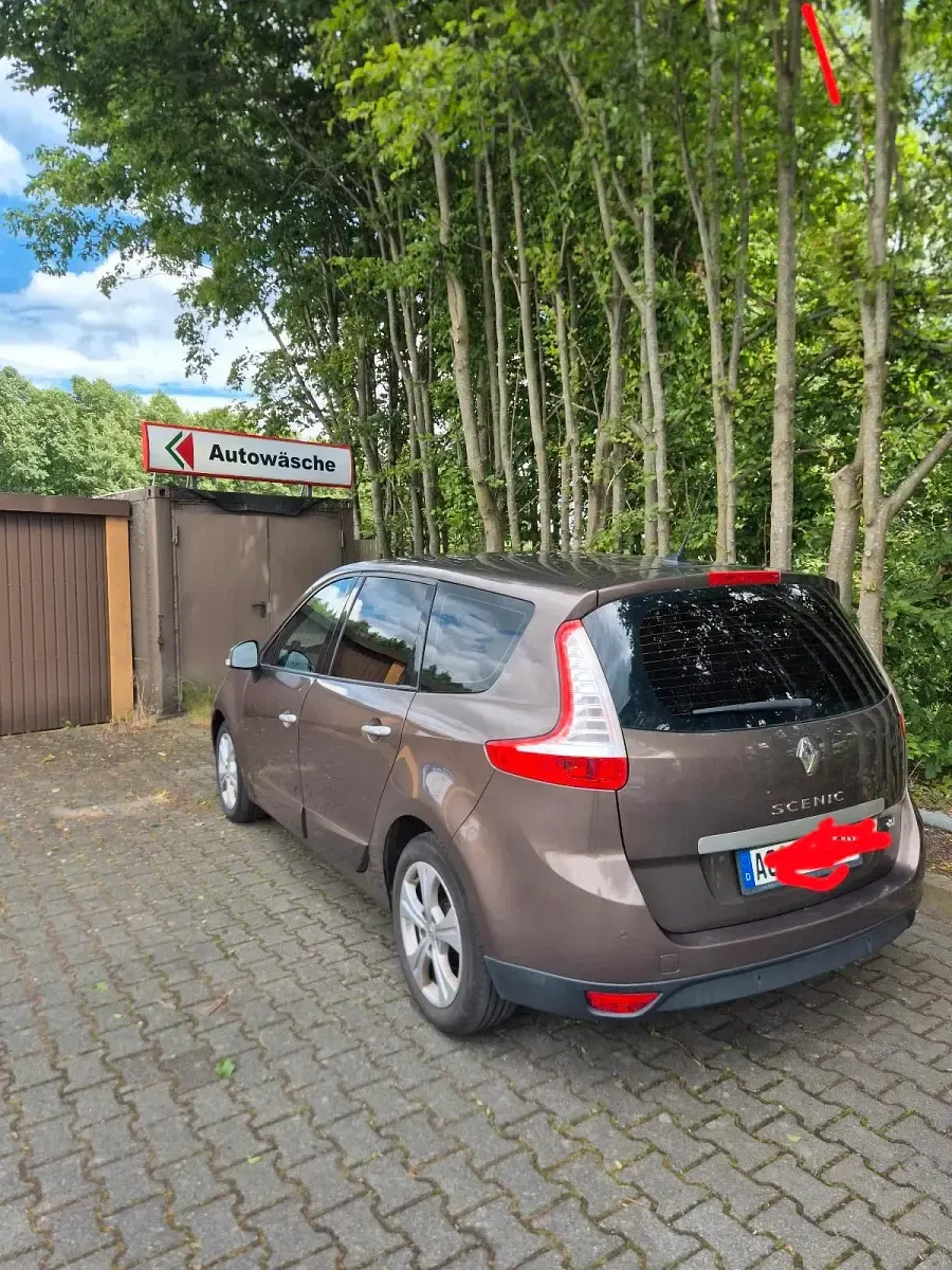 Gebraucht Renault Grand Scénic 131 PS (96 kW) 2011 Braun Van / Kleinbus