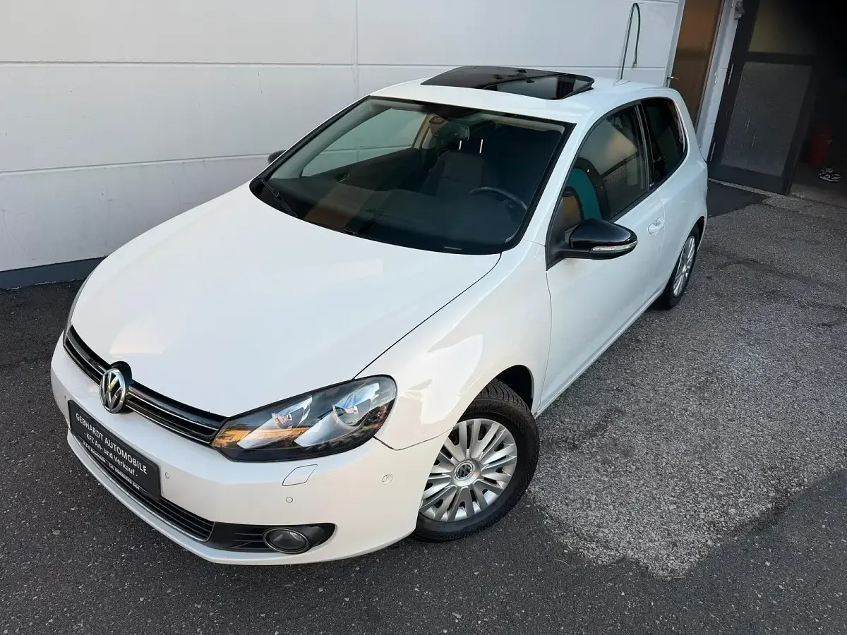 Gebraucht VW Golf VI Style 122 PS (89 kW) 2011 Weiß Kleinwagen