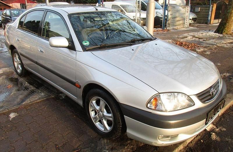 Gebraucht Toyota Avensis Sol 150 PS (110 kW) 2002 Grau Limousine