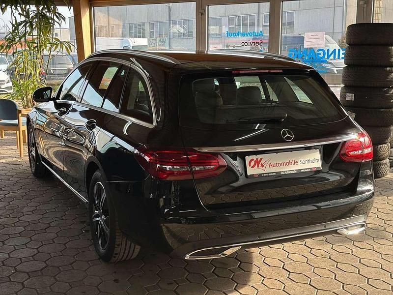 Gebraucht Mercedes C200 Avantgarde 160 PS (117 kW) 2020 Ung. schwarz  unilack Kombi