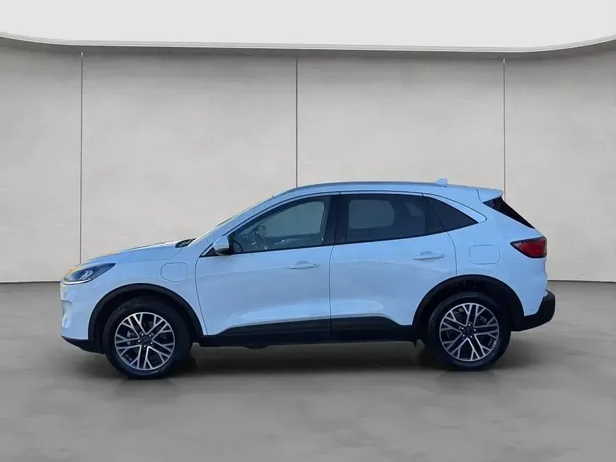 Używany Ford Kuga Titanium 224 KM (164 kW) 2022 Biały SUV