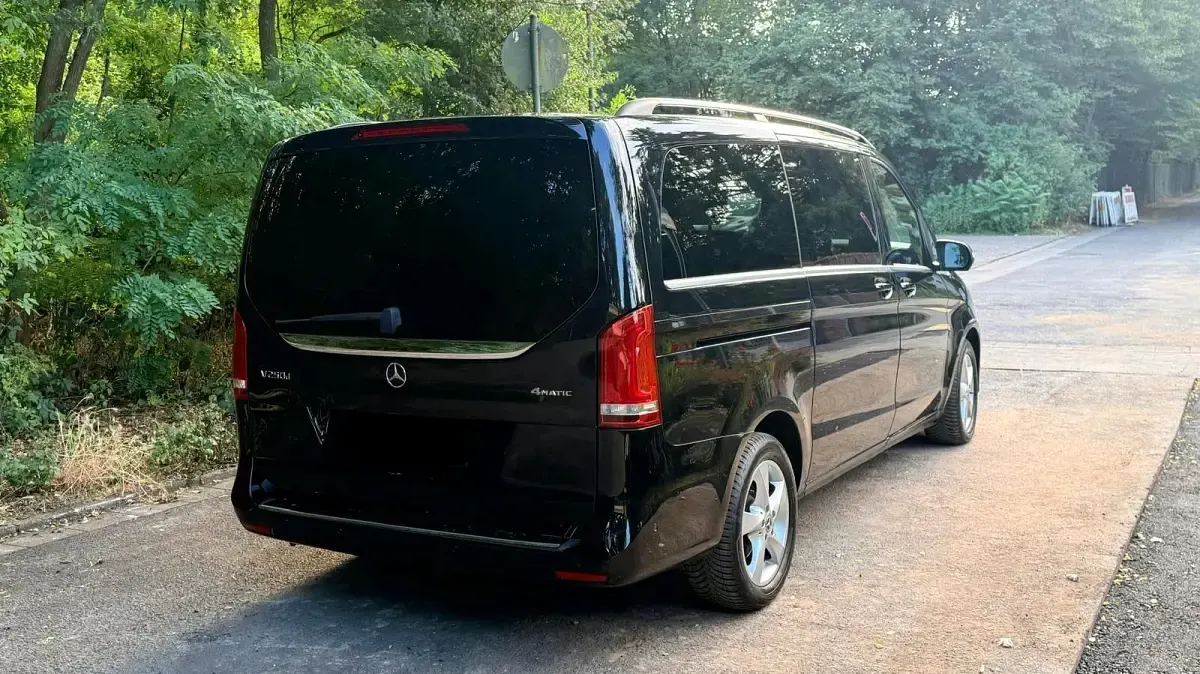 Gebraucht Mercedes E250 Avantgarde 190 PS (139 kW) 2020 Schwarz Van / Kleinbus