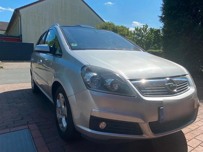 Silber Gebraucht 2005 Opel Zafira Van / Kleinbus | 1.950 € (Superpreis) - Bild 1/4