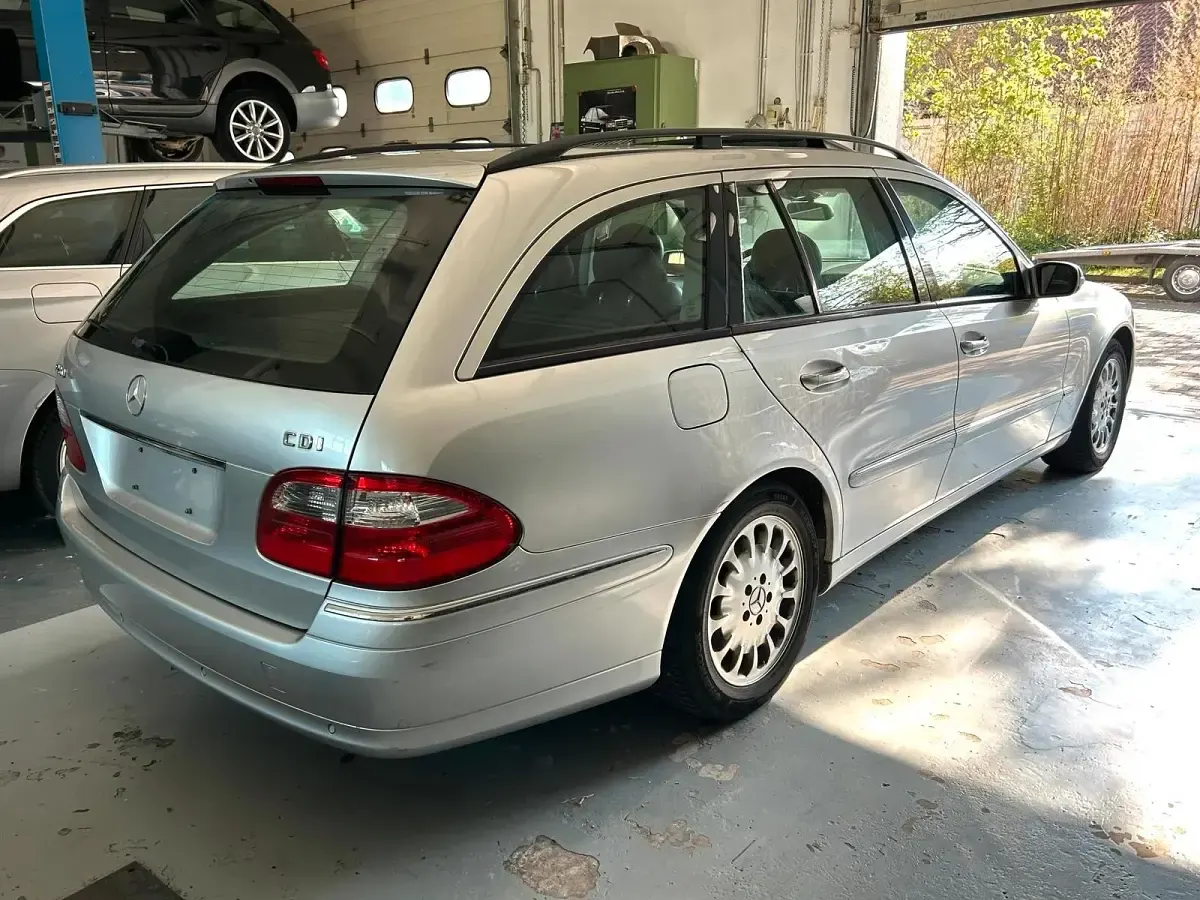 Gebraucht Mercedes E280 Elegance 177 PS (130 kW) 2005 Silber Kombi
