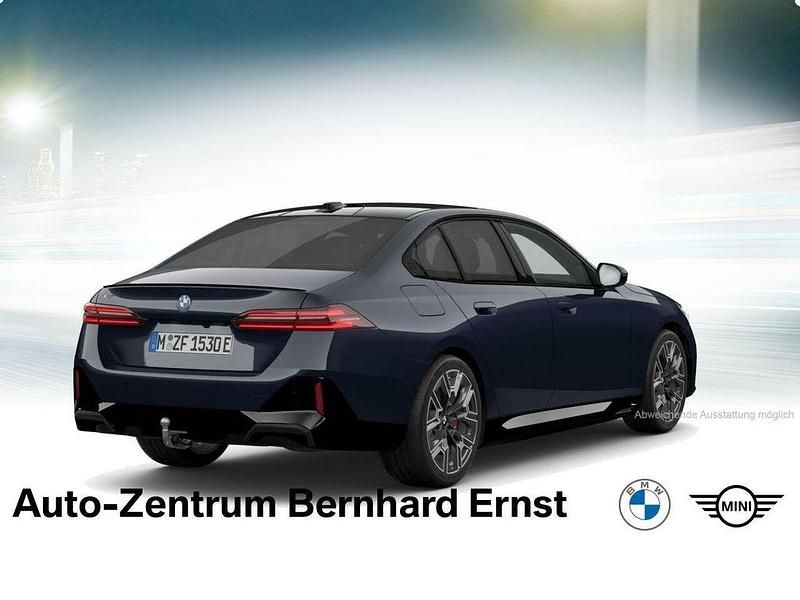 Neu BMW 550e M Sport 489 PS (359 kW) 2026 M carbonschwarz metallic Limousine