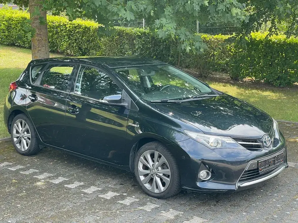 Gebraucht Toyota Auris Hybrid Comfort 99 PS (72 kW) 2014 Grau Limousine