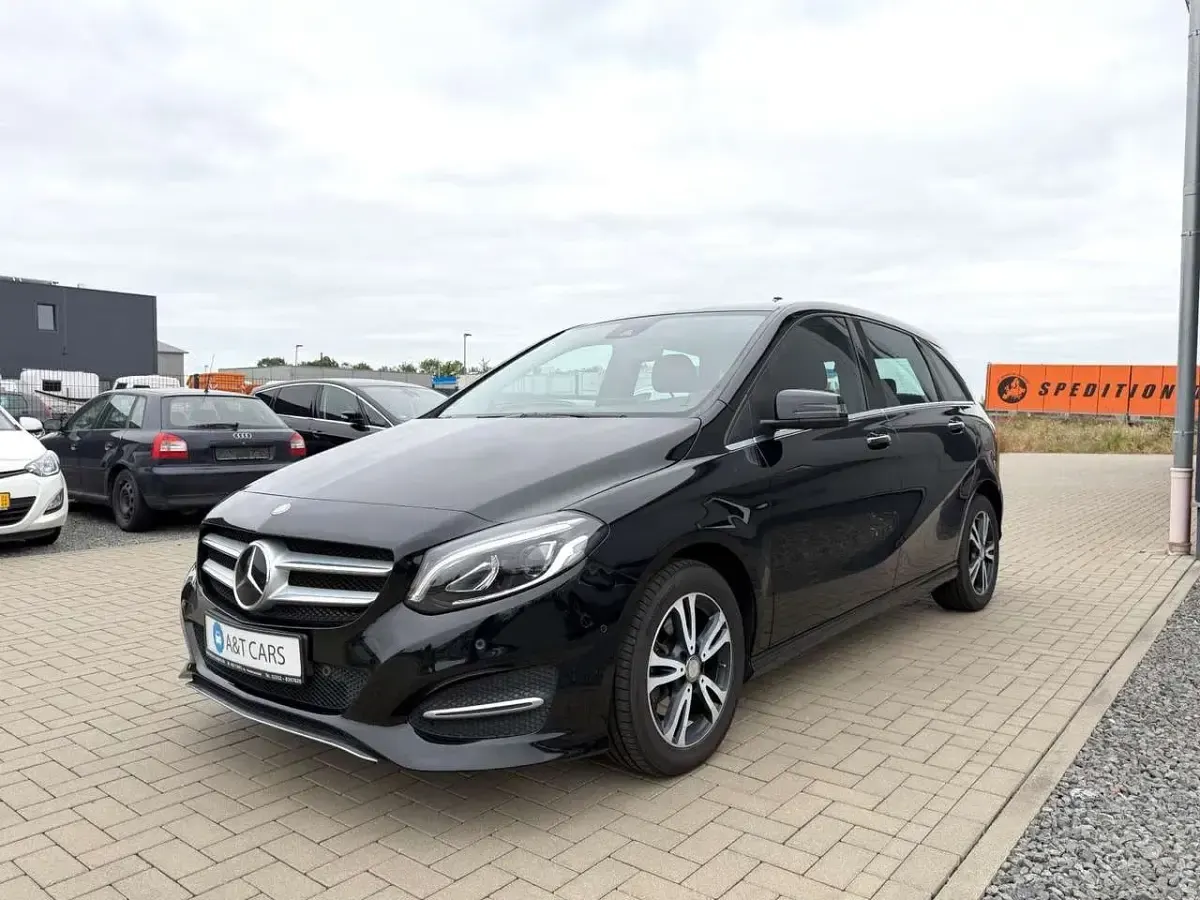 Gebraucht Mercedes B200 156 PS (114 kW) 2016 Schwarz Kleinwagen