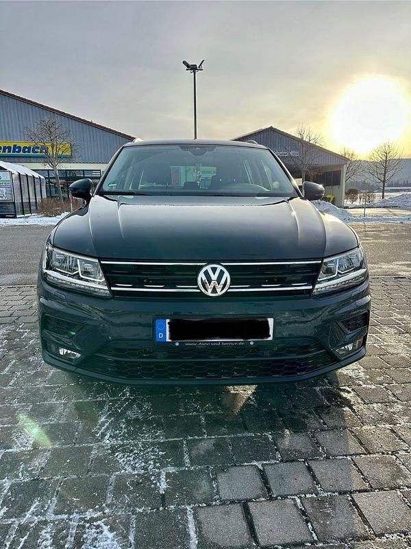 Gebraucht VW Tiguan Sound 150 PS (110 kW) 2017 Grau SUV