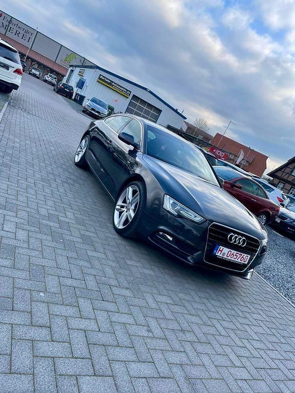 Grau Gebraucht 2013 Audi A5 Sportback Business Kleinwagen | 12.700 € (Fairer Preis) - Bild 1/4
