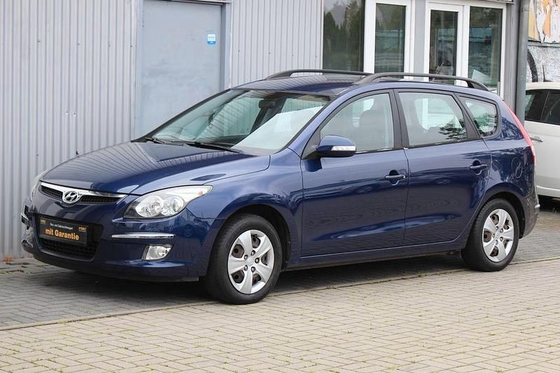 Blau Gebraucht 2010 Hyundai i30 Comfort Kombi | 7.980 € (Teuer) - Bild 1/4