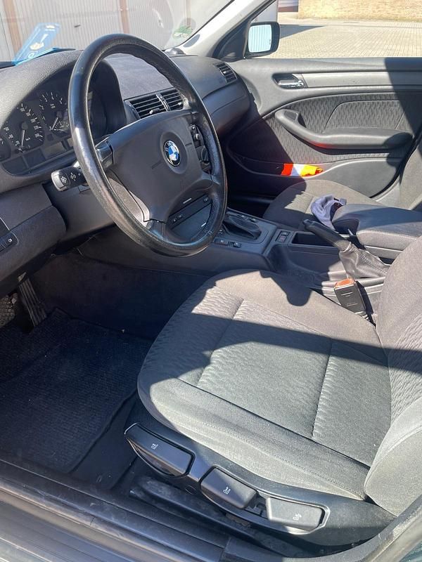 Usata BMW 318 2000 Verde Berlina