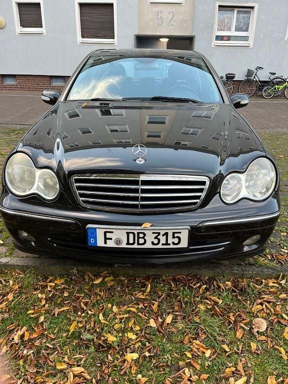 Schwarz Gebraucht 2005 Mercedes C220 Limousine | 5.000 € (Fairer Preis) - Bild 1/4