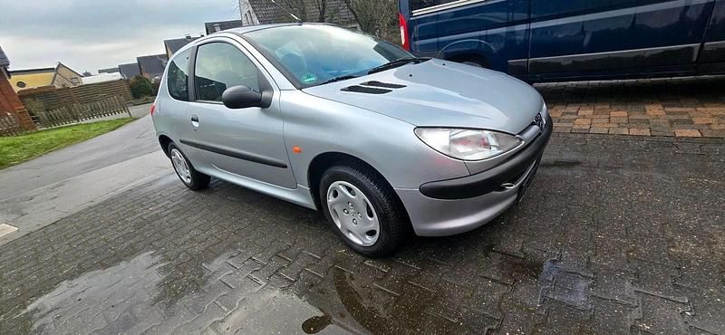 Gebraucht Peugeot 206 60 PS (44 kW) 1999 Silber Kleinwagen