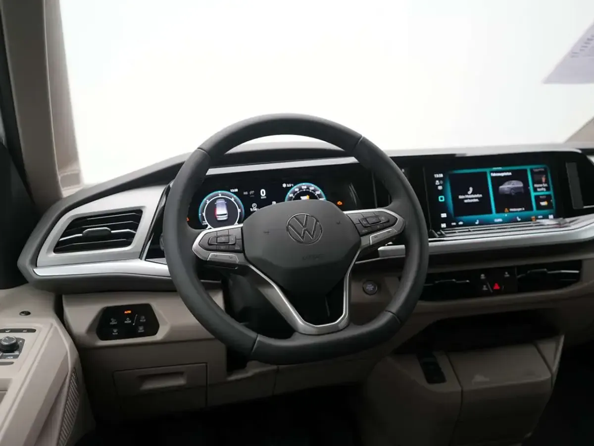 Gebraucht VW Multivan Edition 150 PS (110 kW) 2026 Weiß Van / Kleinbus