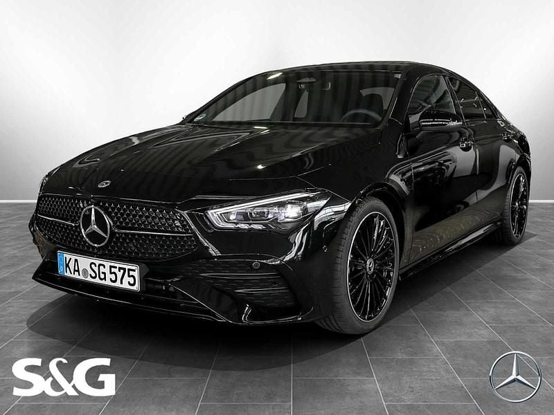 Metalliclack kosmosschwarz Gebraucht 2026 Mercedes CLA200 AMG Coupé | 40.998 € (Etwas zu teuer) - Bild 1/4