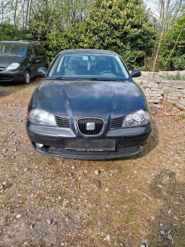 Schwarz Gebraucht 2004 Seat Cordoba Limousine | 999 € - Bild 1/4