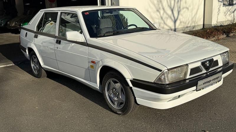 Gebraucht Alfa Romeo 75 109 PS (80 kW) 1990 Weiß Limousine
