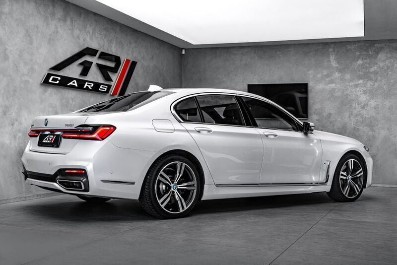 Gebraucht BMW 750 M Sport 530 PS (389 kW) 2021 Weiß Limousine