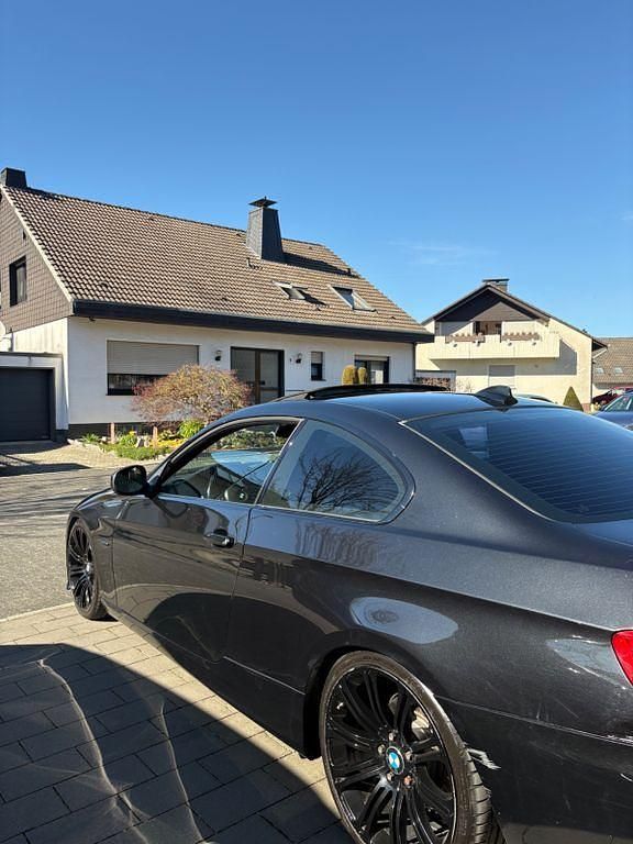 Gebraucht BMW 320 Performance 170 PS (125 kW) 2010 Schwarz Coupé