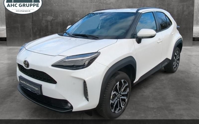 Weiß Gebraucht 2024 Toyota Yaris Cross Style SUV | 26.990 € (Superpreis) - Bild 1/4
