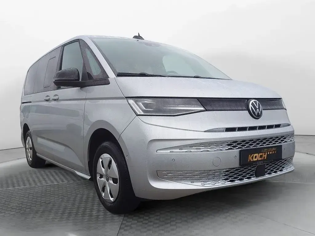 Second-hand VW Multivan Basis 150 CP (110 kW) 2025 Argintiu Monovolum