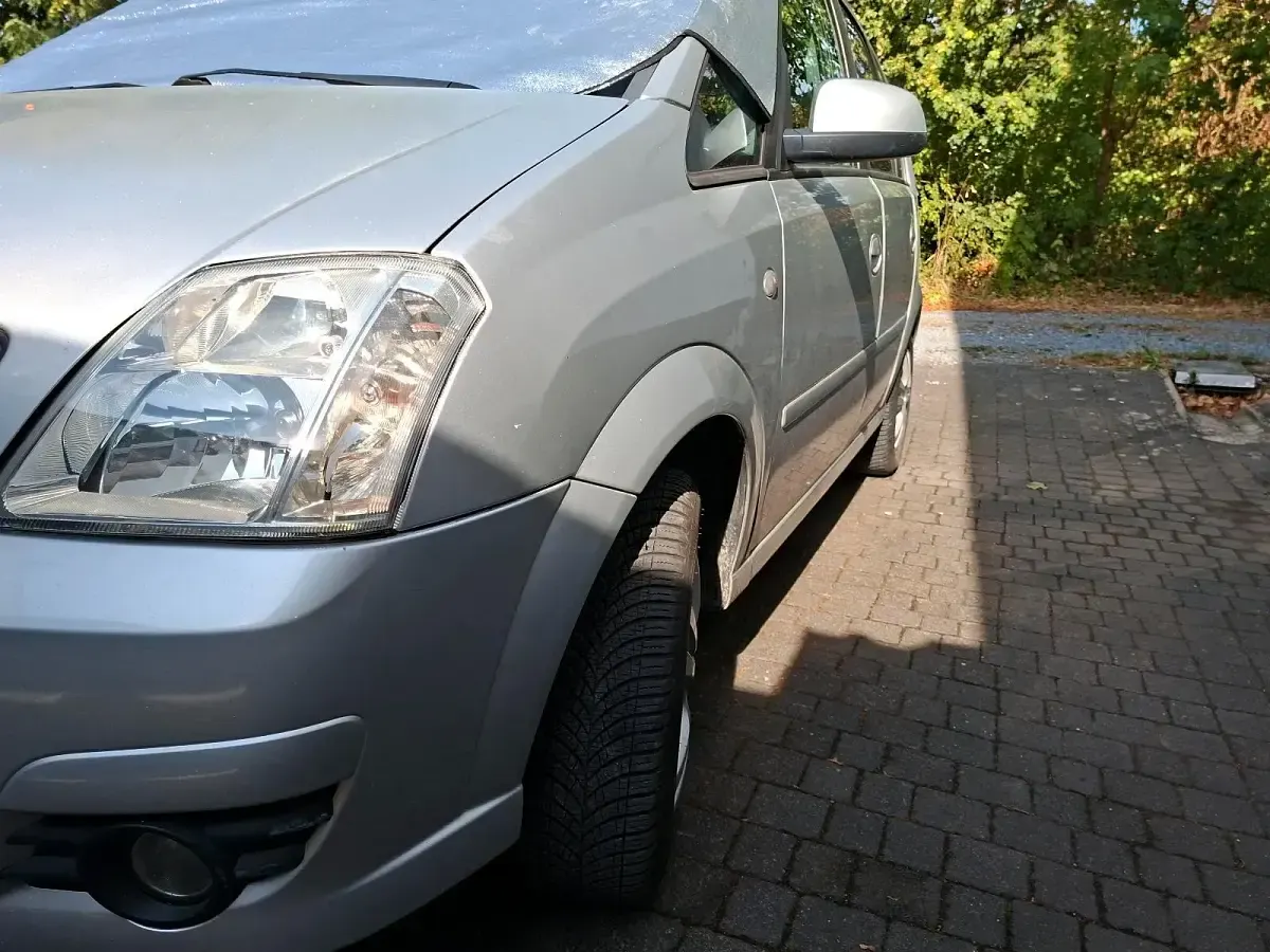 Gebraucht Opel Meriva 105 PS (77 kW) 2010 Silber Van / Kleinbus