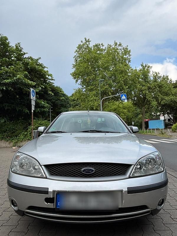 Silber Gebraucht 2002 Ford Mondeo Ghia Limousine | 500 € (Superpreis) - Bild 1/4