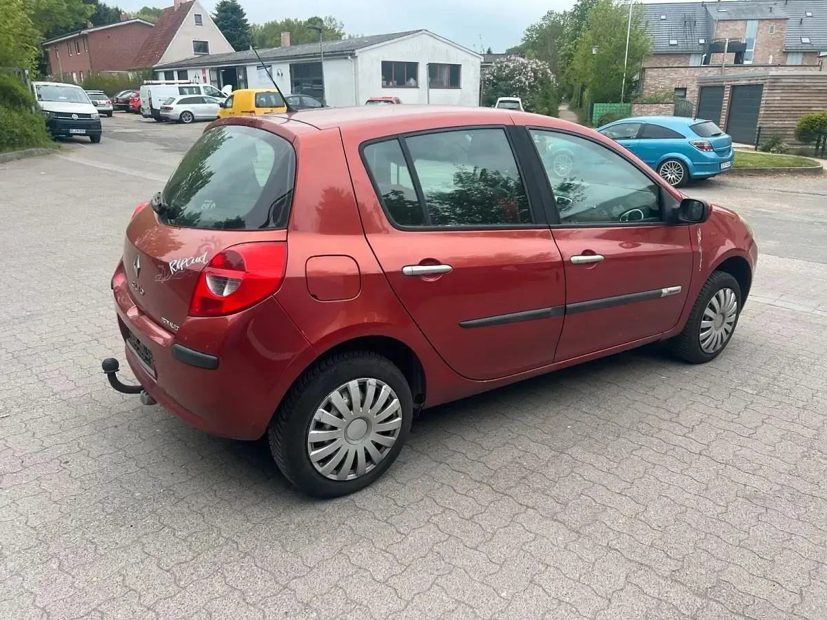 Używany Renault Clio II 75 KM (55 kW) 2007 Czerwony Hatchback