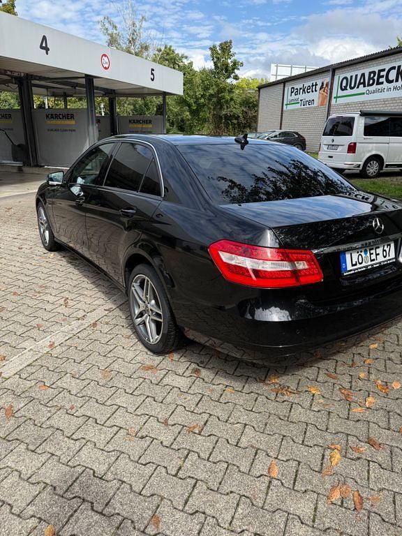 Gebraucht Mercedes E220 Edition 170 PS (125 kW) 2012 Schwarz Limousine