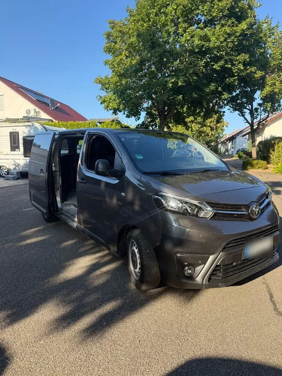 Gebraucht Toyota Proace 120 PS (88 kW) 2022 Grau Van / Kleinbus