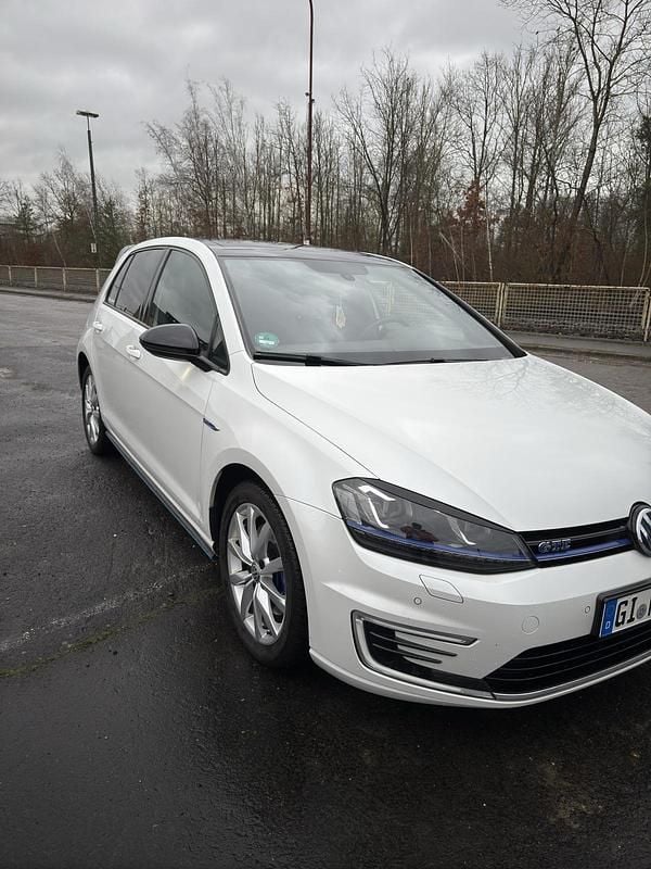 Weiß Gebraucht 2016 VW Golf VII Kleinwagen | 12.500 € (Guter Preis) - Bild 1/4