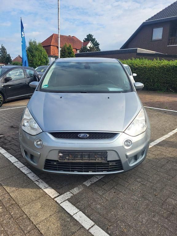 Silber Gebraucht 2008 Ford S-MAX Trend Van / Kleinbus | 4.995 € (Teuer) - Bild 1/4