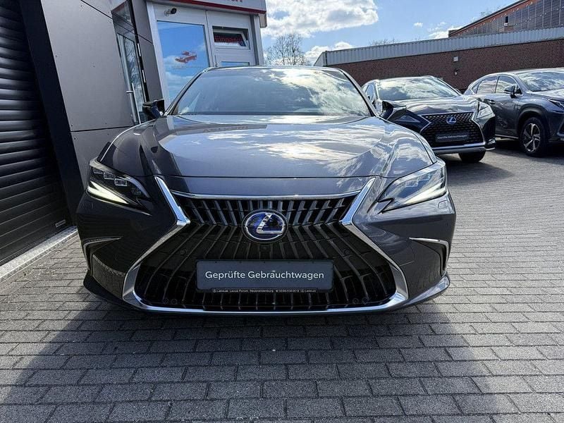 Gebraucht Lexus ES300H Luxury Line 218 PS (160 kW) 2022 Grau Limousine