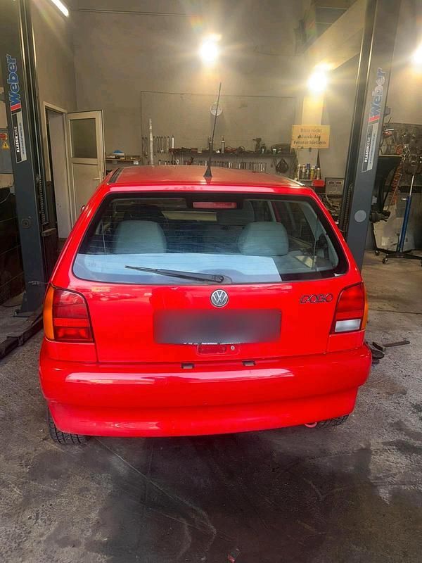 Second-hand VW Polo 1998 Roșu Hatchback