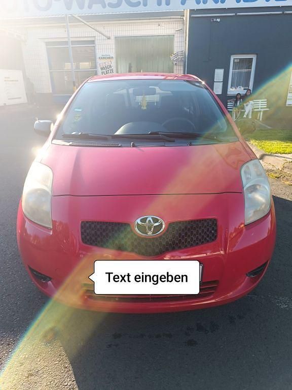 Gebraucht Toyota Yaris 69 PS (50 kW) 2006 Rot Limousine