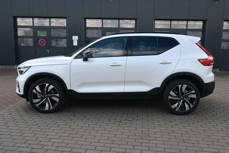 Gebraucht Volvo XC40 Plus 197 PS (144 kW) 2024 Crystal white pearl SUV