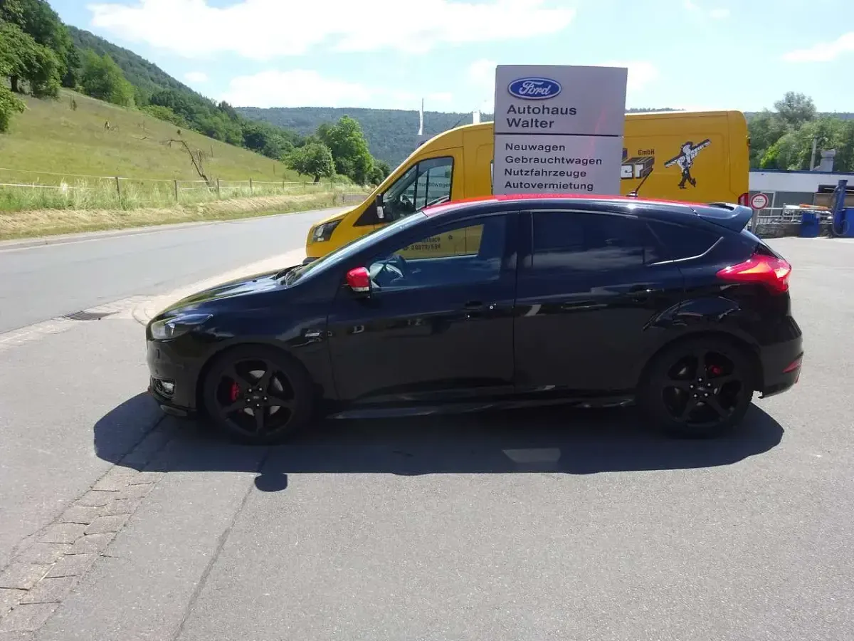 Gebraucht Ford Focus Sport 150 PS (110 kW) 2017 Iridiumschwarz metallic Kleinwagen