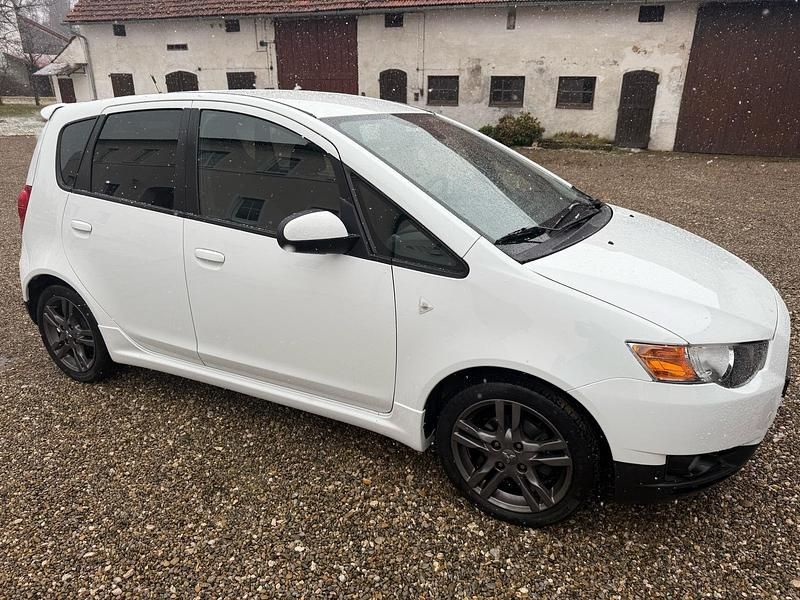 Weiß Gebraucht 2010 Mitsubishi Colt Invite Limousine | 3.500 € (Fairer Preis) - Bild 1/4