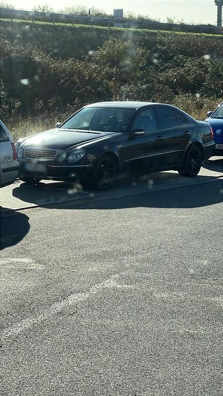 Usata Mercedes E220 150 CV (110 kW) 2004 Nero Berlina