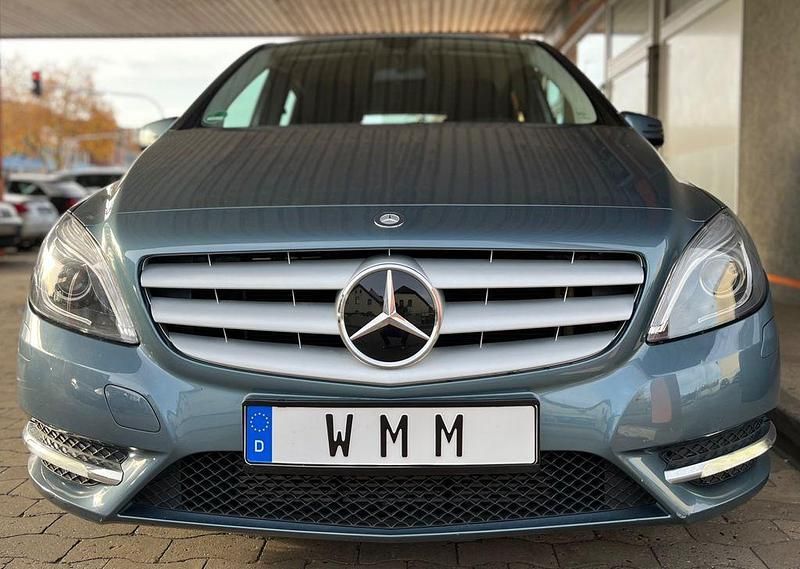 Gebraucht Mercedes B180 109 PS (80 kW) 2012 Blau Van / Kleinbus