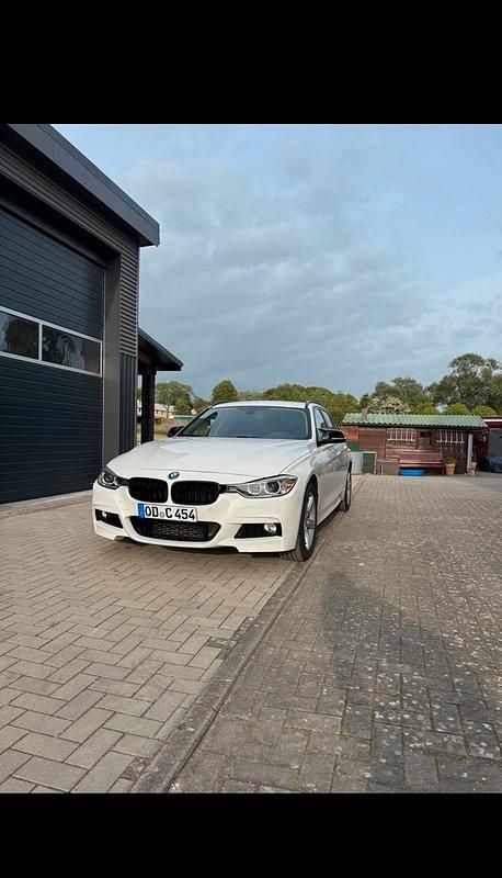 Weiß Gebraucht 2013 BMW 318 M Sport Kombi | 9.999 € (Etwas zu teuer) - Bild 1/4