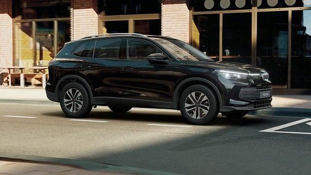 Neu VW Tiguan 150 PS (110 kW) 2025 Grenadillschwarz metallic SUV